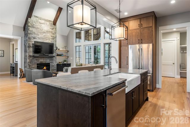450 Barrington Drive, Asheville, NC 28803