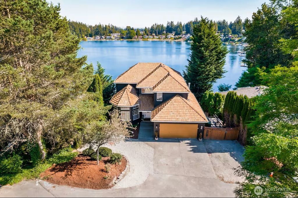 32 Lake Louise Drive SW, Lakewood, WA 98498