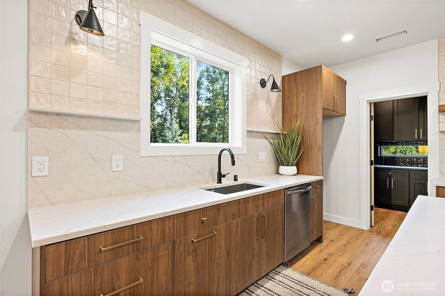 1238 9th Street SW, Puyallup, WA 98371