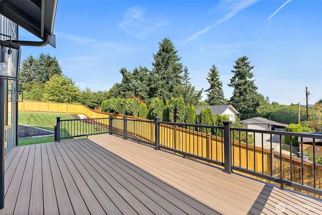 1238 9th Street SW, Puyallup, WA 98371