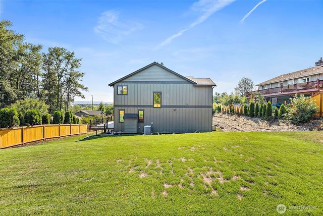 1238 9th Street SW, Puyallup, WA 98371