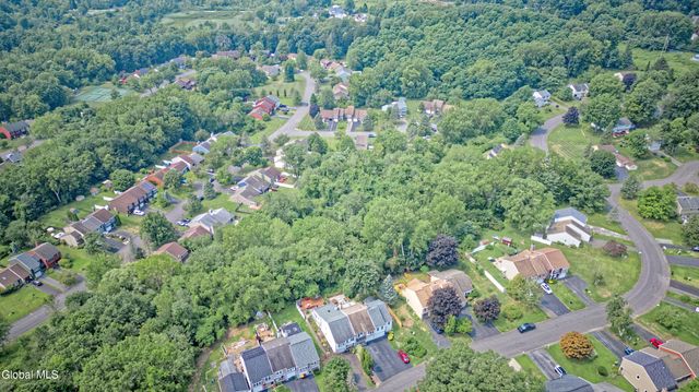 27 Carriage Road, Clifton Park, NY 12065