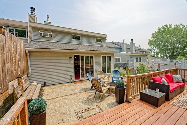 27 Carriage Road, Clifton Park, NY 12065