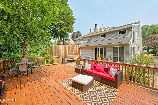 27 Carriage Road, Clifton Park, NY 12065