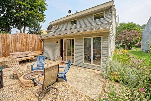 27 Carriage Road, Clifton Park, NY 12065