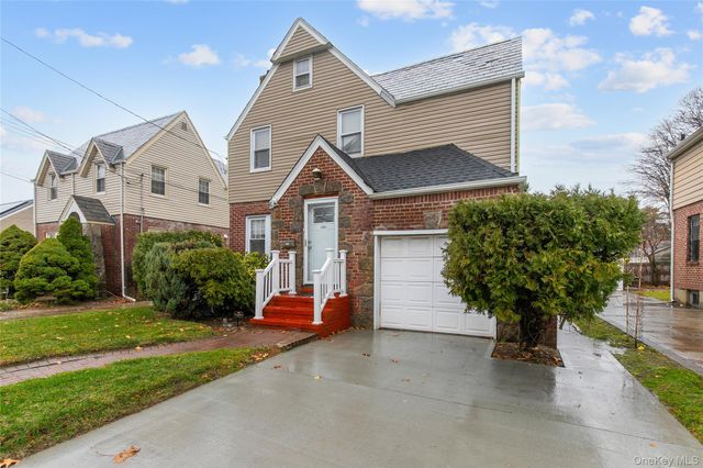 15 Clyde Avenue, Hempstead, NY 11550