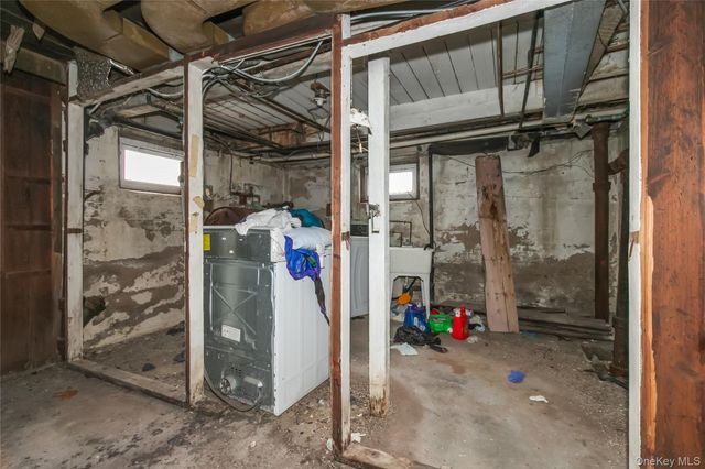 15 Clyde Avenue, Hempstead, NY 11550