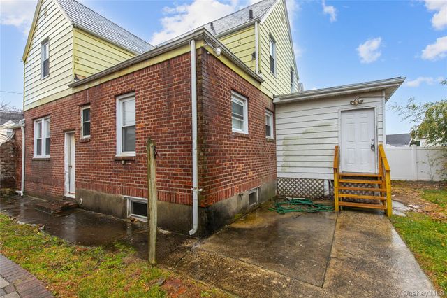 15 Clyde Avenue, Hempstead, NY 11550