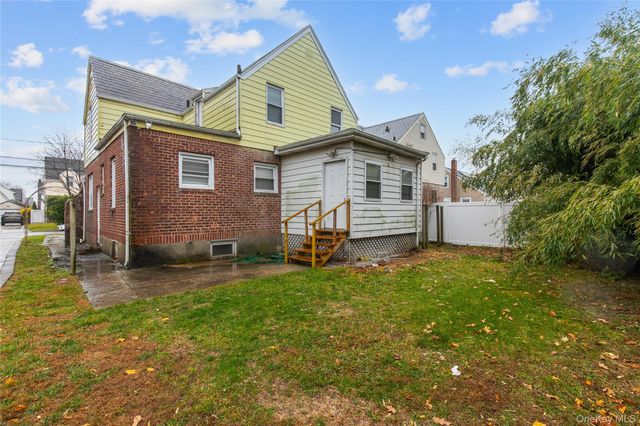 15 Clyde Avenue, Hempstead, NY 11550