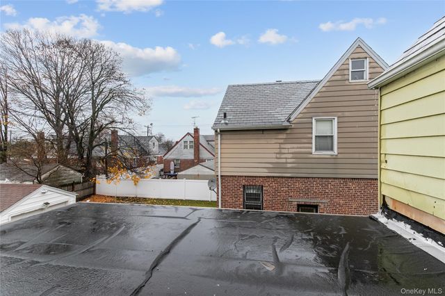 15 Clyde Avenue, Hempstead, NY 11550