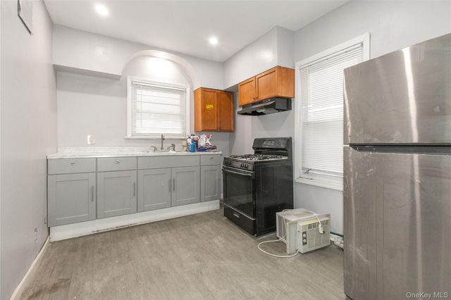 15 Clyde Avenue, Hempstead, NY 11550