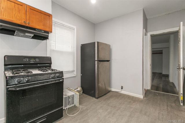 15 Clyde Avenue, Hempstead, NY 11550