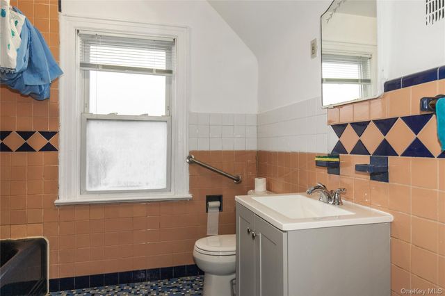 15 Clyde Avenue, Hempstead, NY 11550