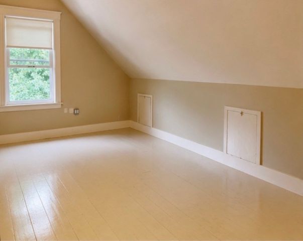 73 Moore Ave 3, Worcester, MA 01602