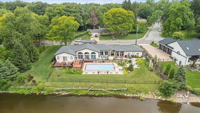415 Curwood Drive, Owosso, MI 48867