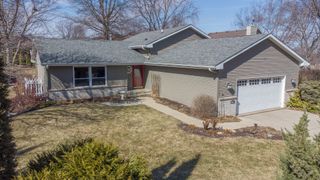 2210 Country Court, Freeport, IL 61032