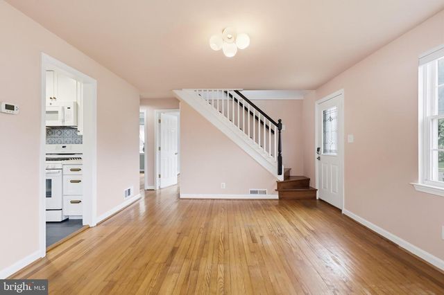 1805 S NELSON ST, Arlington, VA 22204