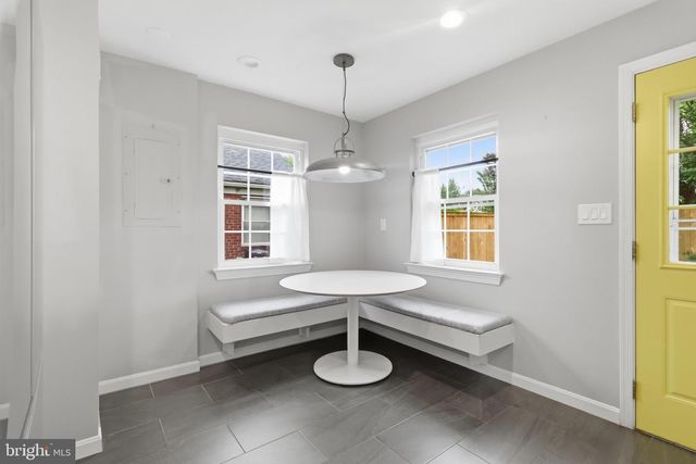 1805 S NELSON ST, Arlington, VA 22204