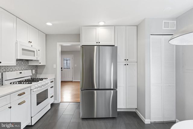 1805 S NELSON ST, Arlington, VA 22204