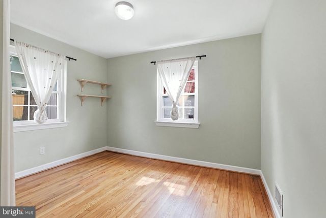 1805 S NELSON ST, Arlington, VA 22204