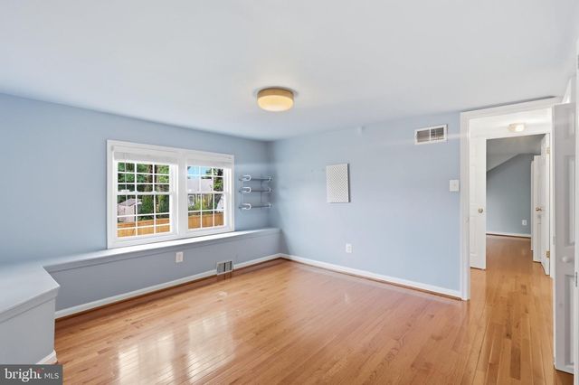 1805 S NELSON ST, Arlington, VA 22204