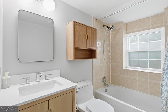 1805 S NELSON ST, Arlington, VA 22204