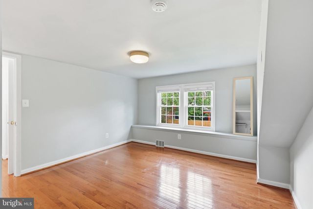 1805 S NELSON ST, Arlington, VA 22204