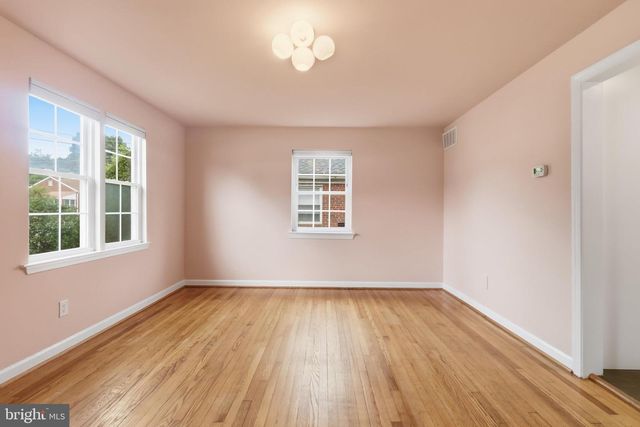 1805 S NELSON ST, Arlington, VA 22204
