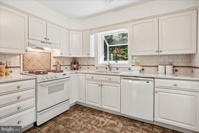 3403 VALEWOOD DR, Oakton, VA 22124