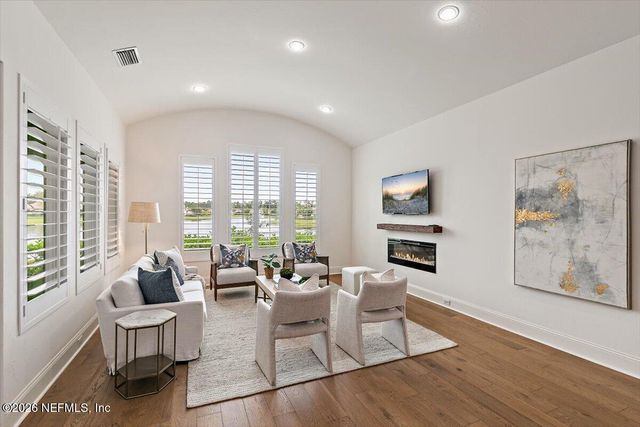 5226 COMMISSIONERS Drive, Jacksonville, FL 32224