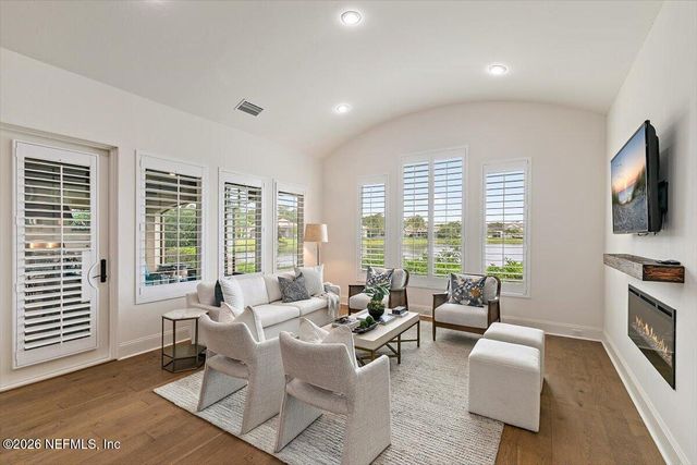 5226 COMMISSIONERS Drive, Jacksonville, FL 32224