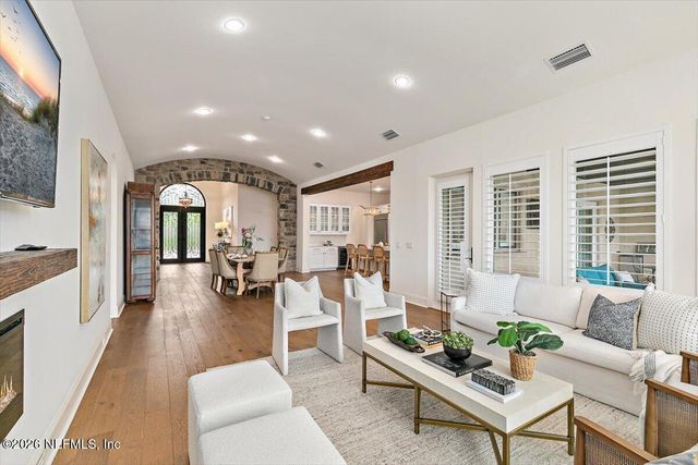 5226 COMMISSIONERS Drive, Jacksonville, FL 32224