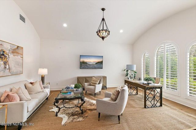 5226 COMMISSIONERS Drive, Jacksonville, FL 32224