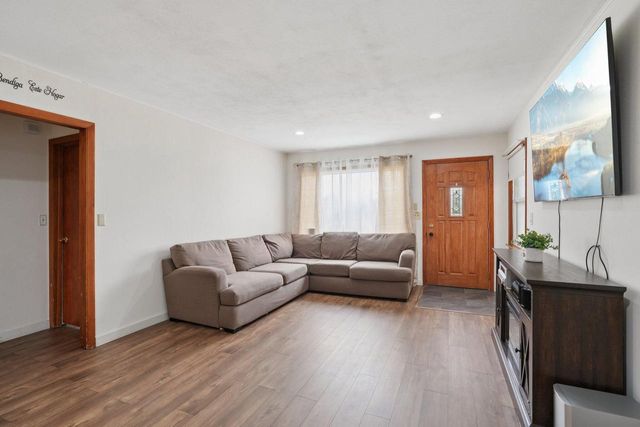 920 N Grandview BOULEVARD, Waukesha, WI 53188