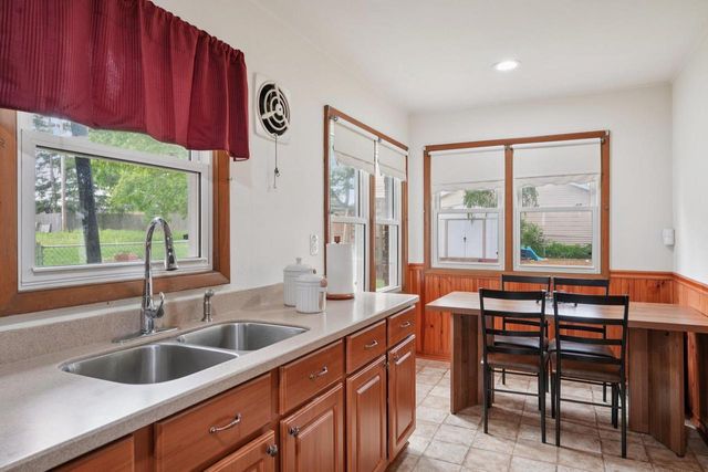 920 N Grandview BOULEVARD, Waukesha, WI 53188