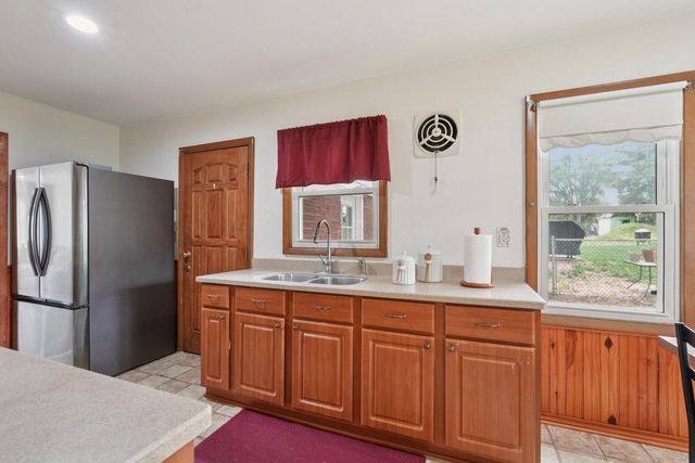 920 N Grandview BOULEVARD, Waukesha, WI 53188