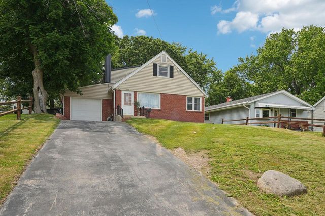 920 N Grandview BOULEVARD, Waukesha, WI 53188