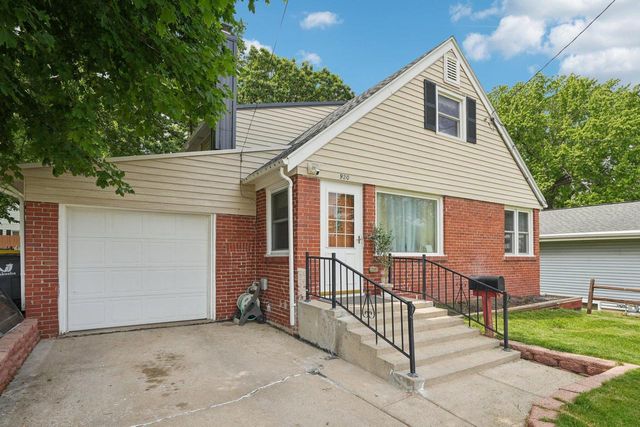 920 N Grandview BOULEVARD, Waukesha, WI 53188