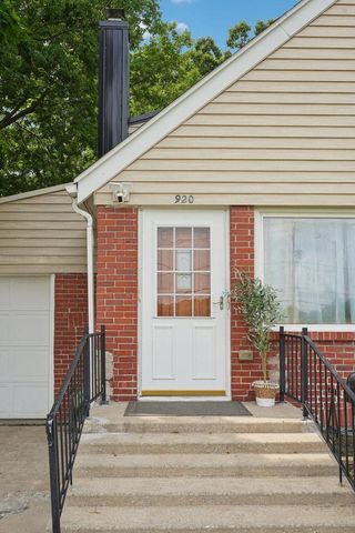920 N Grandview BOULEVARD, Waukesha, WI 53188