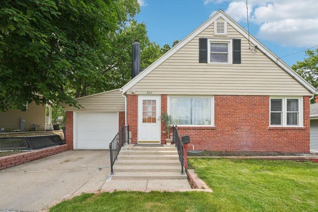 920 N Grandview BOULEVARD, Waukesha, WI 53188