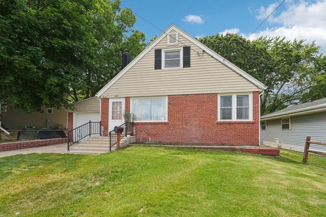 920 N Grandview BOULEVARD, Waukesha, WI 53188