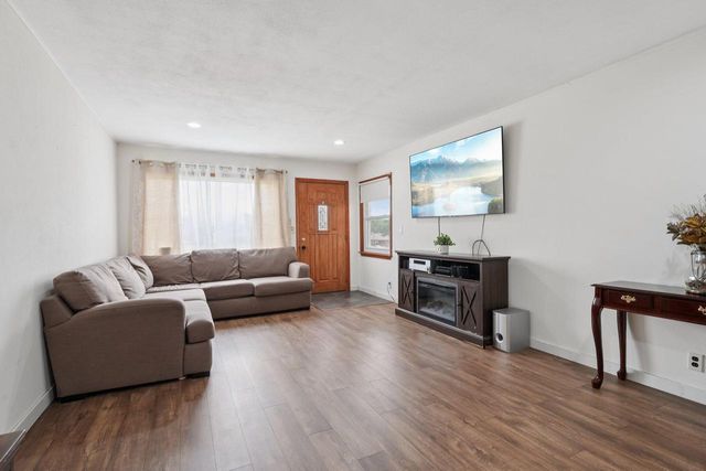 920 N Grandview BOULEVARD, Waukesha, WI 53188