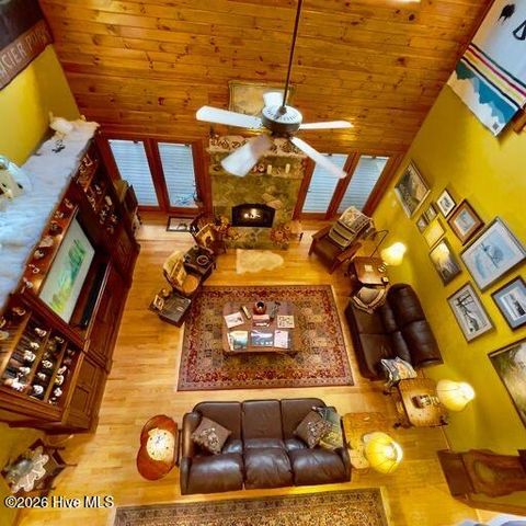 500 Holloway Road, Robbinsville, NC 28771