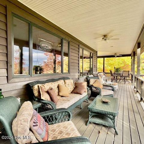 500 Holloway Road, Robbinsville, NC 28771