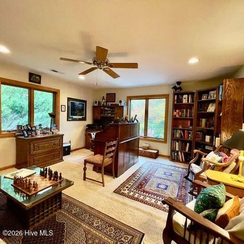 500 Holloway Road, Robbinsville, NC 28771
