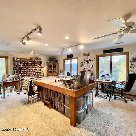 500 Holloway Road, Robbinsville, NC 28771