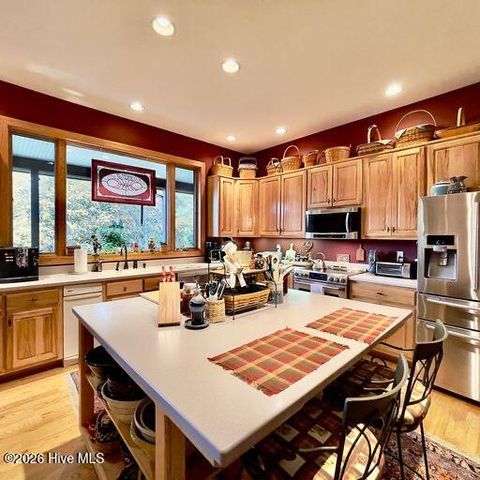 500 Holloway Road, Robbinsville, NC 28771