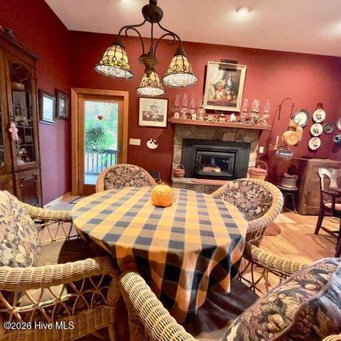 500 Holloway Road, Robbinsville, NC 28771
