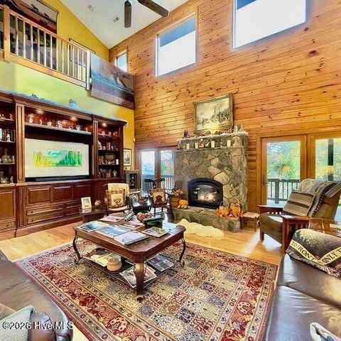 500 Holloway Road, Robbinsville, NC 28771