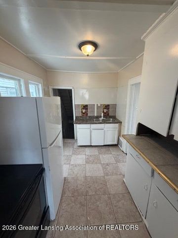 1402 Knollwood Avenue, Lansing, MI 48906